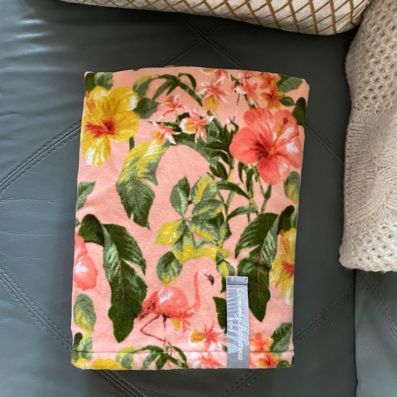 Tommy Bahama Other - 🌺🌴TOMMY BAHAMA Hibiscus Grove CRL BATH TOWEL